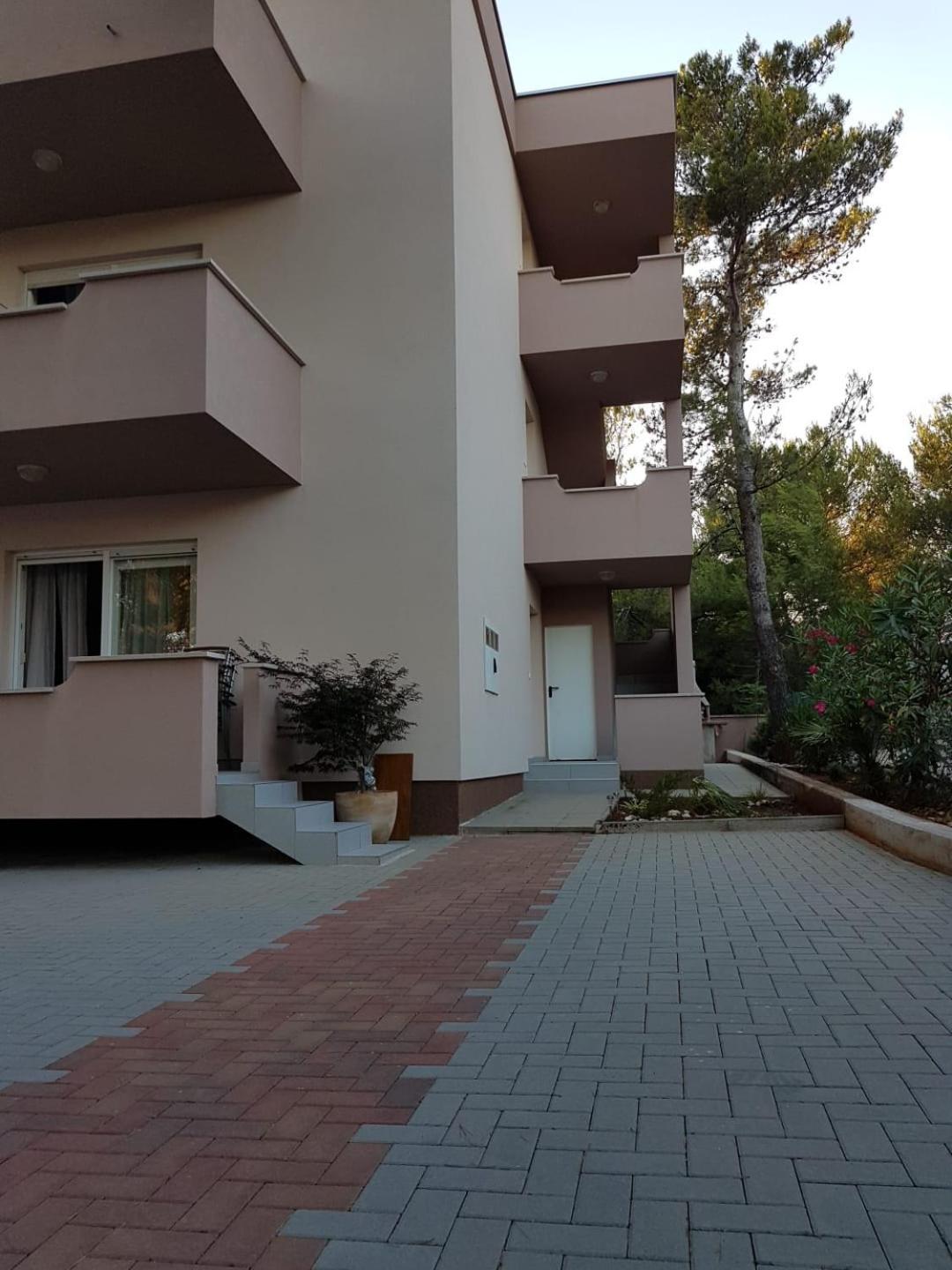 Apartmani Vukadin Vir Ngoại thất bức ảnh